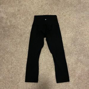 Black cropped lululemon leggings